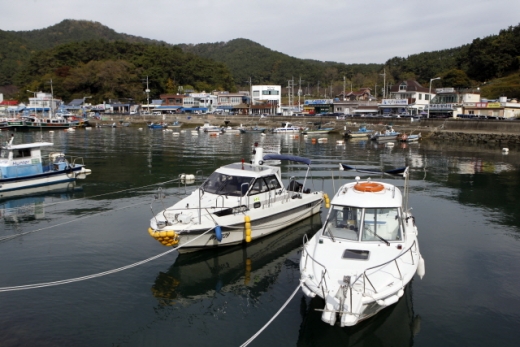 삼포마을 동쪽 방파제에서 본 마을 전경. /사진=한국관광공사