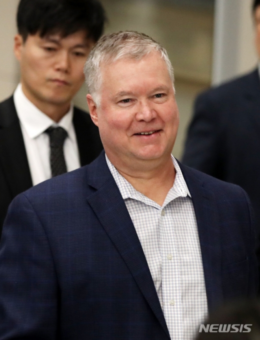 스티븐 비건 미국 국무부 대북특별대표가 15일 오후 인천국제공항 제2여객터미널을 통해 입국하고 있다. /사진=뉴시스