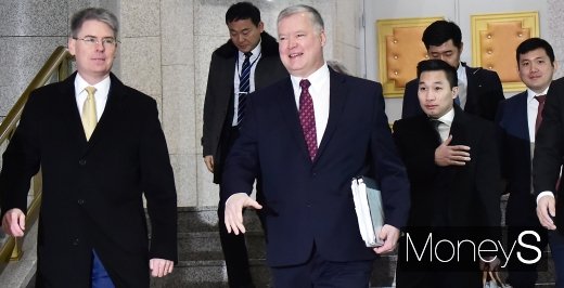 [머니S포토] 외교청사 들어서는 스티븐 비건 미국 대북 특별대표