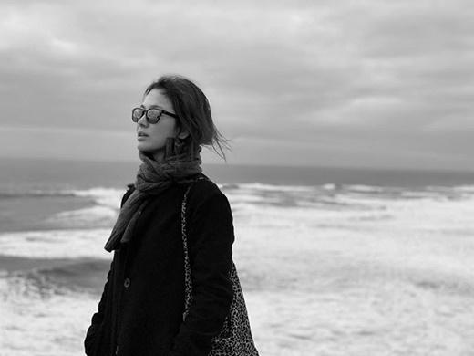 송혜교 근황, 바닷가서 찍은 흑백사진 '쓸쓸함과 함께'