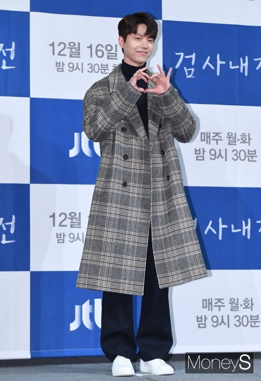[머니S포토] 전성우 '여심 녹이는 하트 발사'