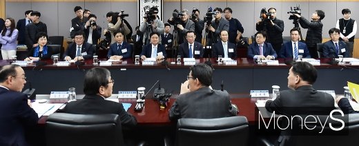 [머니S포토] 은성수, 초고과주택 대출금지 규제 금융권 당부