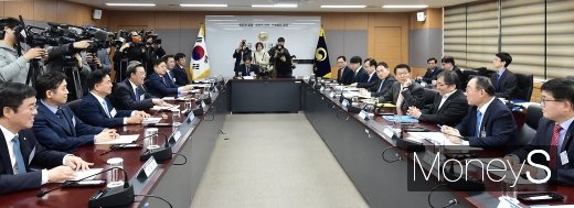 [머니S포토] 주택시장 안정화 방안, 금융권 '한자리'