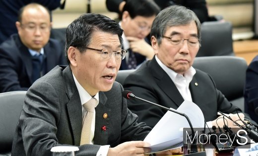 은성수 금융위원장이 16일 서울 종로구 정부서울청사에서 열린 주택시장 안정화 방안 관련 금융권 간담회에서 발언을 하고 있다. /사진=임한별 기자 