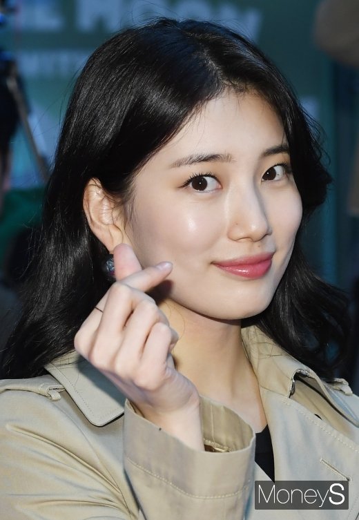 [머니S포토] 수지 '저장하고 싶은 하트'