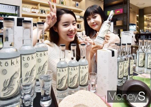 [머니S포토] 미국인 만든 '토끼소주' 19일부터 한정 판매 돌입