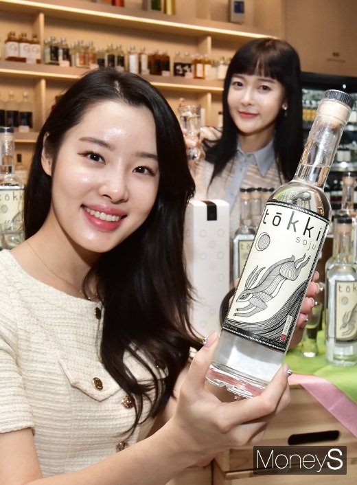 [머니S포토] 미국인 만든 '토끼소주' 19일부터 한정 판매 돌입