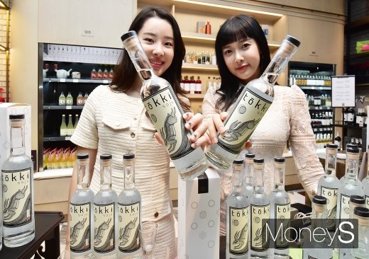 [머니S포토] 미국인 만든 '토끼소주' 19일부터 한정 판매 돌입