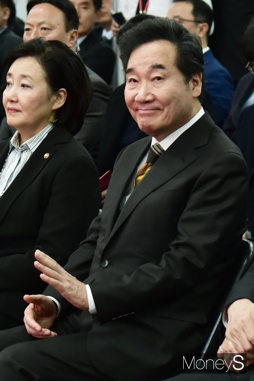 [머니S포토] 강소기업 100 출범식 참석한 이낙연 총리