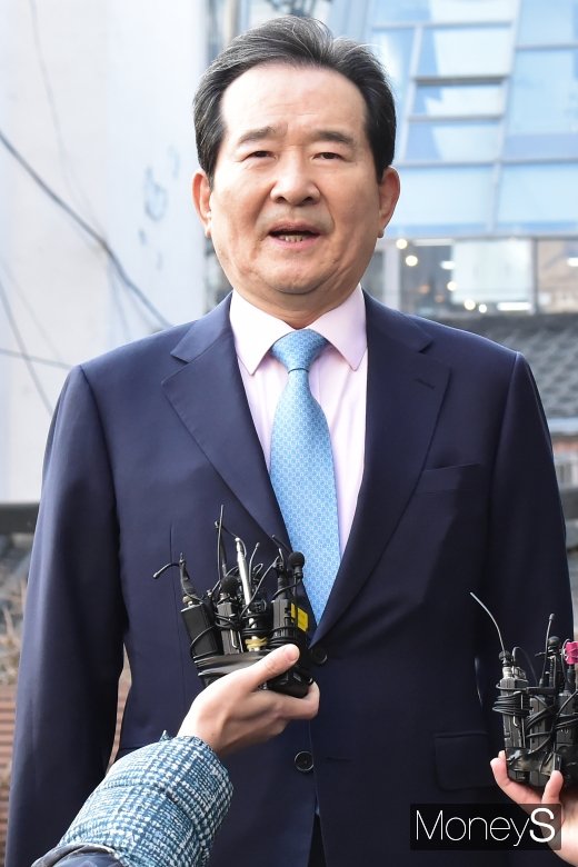 [머니S포토] 정세균 총리 후보, 청문회 준비 어떡하나