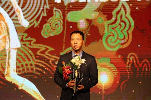 ▲K리그 대상 시상식에서 광주FC 박진섭 감독이 감독상을 수상했다./사진=광주FC