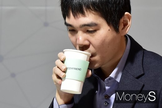 [머니S포토] 이세돌 9단, 알파고와 대국 떠올리며