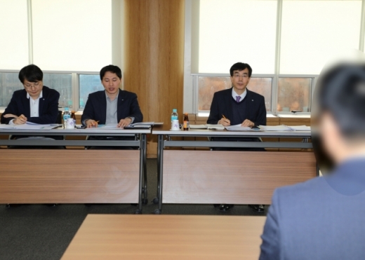 6일 디지털금융본부 사내공모에 응시한 직원들이 면접전형을 치르는 모습. / 사진제공=수협은행