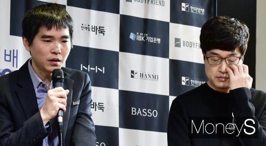 [머니S포토] 쎈돌 대 한돌, 승리 거머쥔 이세돌