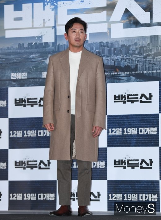 [머니S포토] '백두산' 하정우, 한껏 멋낸 패션