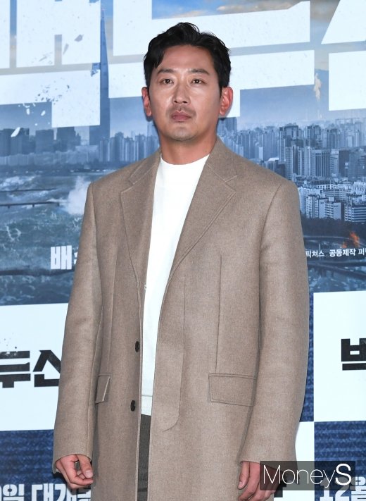 [머니S포토] 하정우 '날이 갈수록 훈훈함'