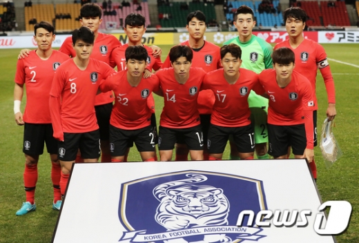 지난 15일 오후 부산 연제구 아시아드주경기장에서 열린 2019 동아시아축구연맹(EAFF) 풋볼 챔피언십(동아시안컵) 남자부 한국과 중국의 2차전 경기에서 대한민국 축구대표팀 선수들이 기념촬영을 하고 있다. /사진=뉴스1