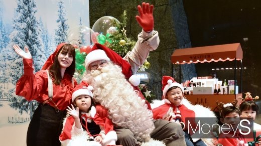 [머니S포토] 워커힐, 다양한 체험존 구성된 '산타키즈빌리지' 운영