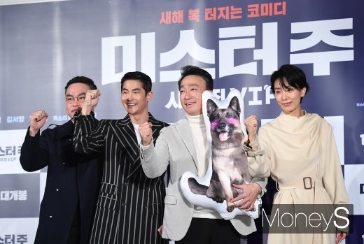 [머니S포토] 김태윤·배정남·이성민·김서형 '미스터 주 파이팅!'