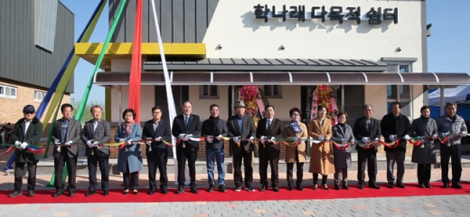 함평군은 19일 학교면 사거리에서 '군비 4억8000만원을 투입 지상 1층, 연면적 203㎡ 규모'의 학교면 다목적쉼터(경로식당) 준공식을 했다./사진제공=함평군