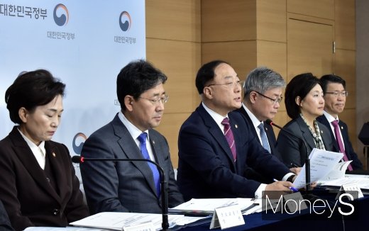 [머니S포토] 정부, 