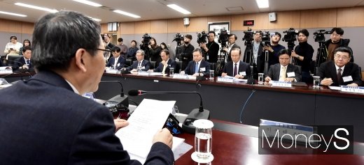 [머니S포토] 은성수 위원장, 보험업계와 간담회 진행