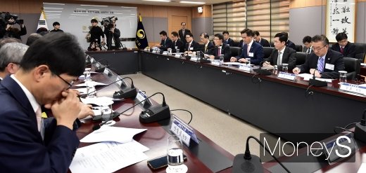 [머니S포토] 보험업계 만난 은성수 금융위원장