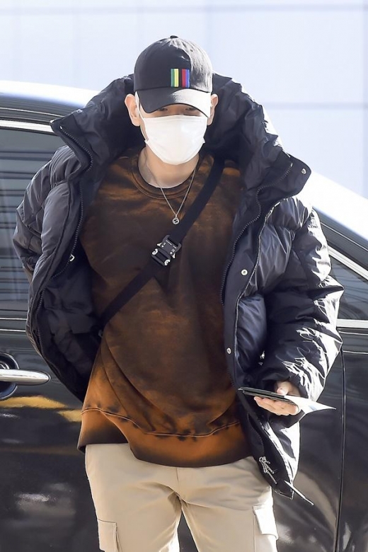 [★공항패션] 엑소 백현, 풍성한 푸퍼 패딩 스타일링