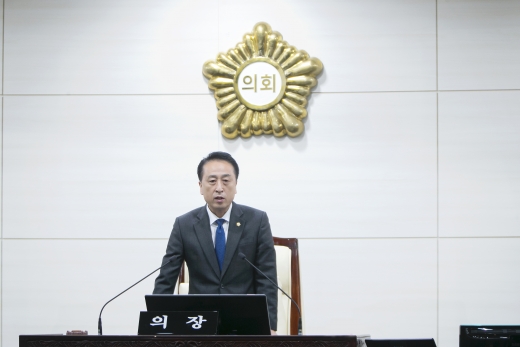 제188회 임시회 개회에서 김홍성 의장이 개회사를 하고 있다. / 사진제공=화성시의회