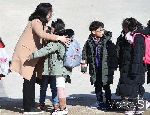 [머니S포토] '방학 잘 보내요~'