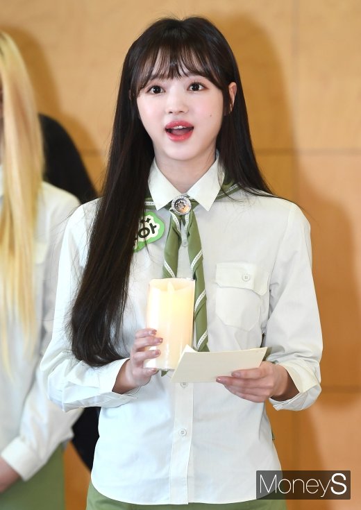 [머니S포토] 오마이걸 유아 '눈부신 인형미'