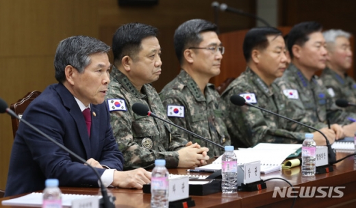 정경두 국방부 장관이 지난 20일 서울 용산구 국방부에서 열린 ‘국방개혁2.0 스마트 국방혁신 추진점검회의’에서 발언을 하고 있다. / 사진= 뉴시스 김진아 기자 