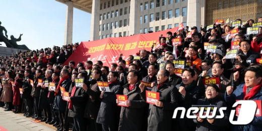'비례한국당' 카드 통할까… 