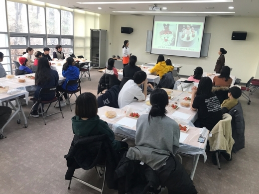 화성시 나래울종합사회복지관에서 드림스타트 멘토링 종결식이 열리고 있다. / 사진제공=화성시 