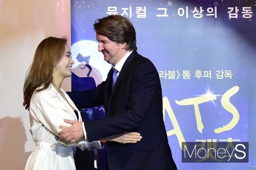 [머니S포토] 톰 후퍼 감독과 옥주현의 특별한 만남