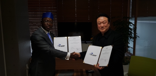 야신테 에도르 아프리카 54개 커뮤니티연합 사무총장(왼쪽)과 현도정 아이스더비 인터내셔널 대표. /사진=아이스더비 인터네셔널 제공