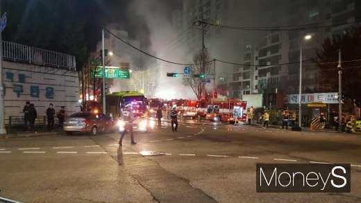 23일 서울 도봉구 방학동 청구아파트 상가 화재. /사진=독자 제공     
