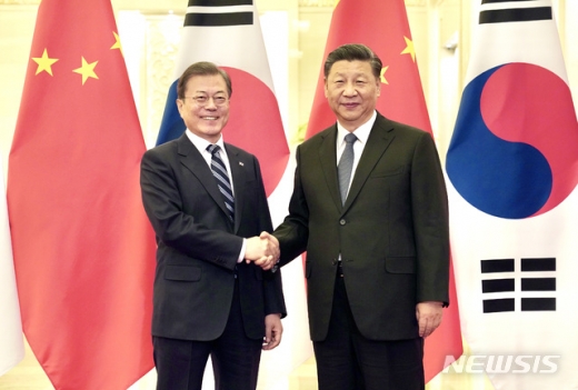 문재인 대통령(왼쪽) 시진핑 중국 국가주석. /사진=뉴시스       