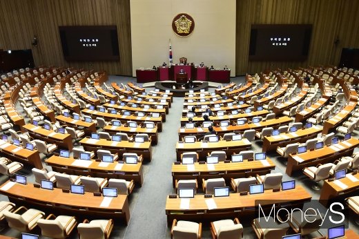 [머니S포토] 최인호 4번째 필리버스터 시작