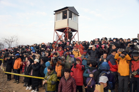 동두천시, 2018년 새해 어등산 해맞이 행사 장면. / 사진제공=동두천시