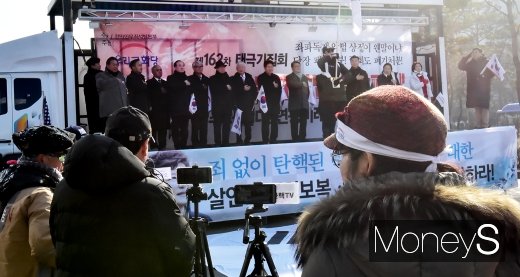 [머니S포토] 우리공화당 집회 참석한 조원진-홍문종