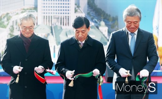 [머니S포토] 이주열 총재, 한은 통합별관 기공 커팅식