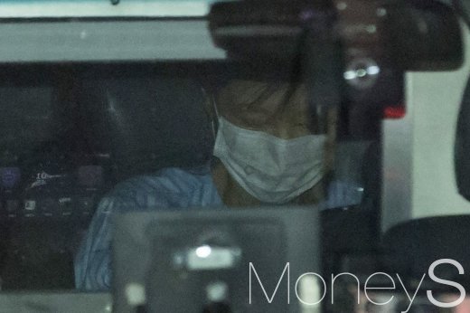 박근혜 전 대통령이 지난해 5월 서울 서초구 가톨릭성모병원에서 허리 치료를 마친 뒤 서울구치소로 되돌아가고 있다. /사진=임한별 기자