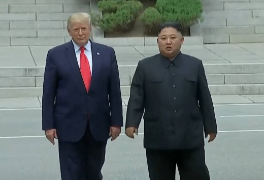 도널드 트럼프 미국 대통령과 김정은 북한 국무위원장이 올해 6월30일 한국의 판문점 북쪽에서 기념촬영을 했다. /사진=머니투데이