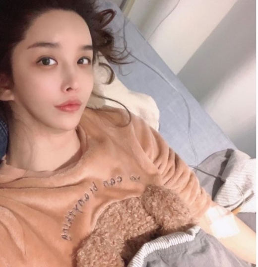 하리수가 26일 게재한 링거 사진. /사진=하리수 인스타그램 캡처   