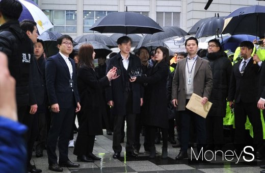 [머니S포토] 조국 전 장관, 영장실질심사 출석