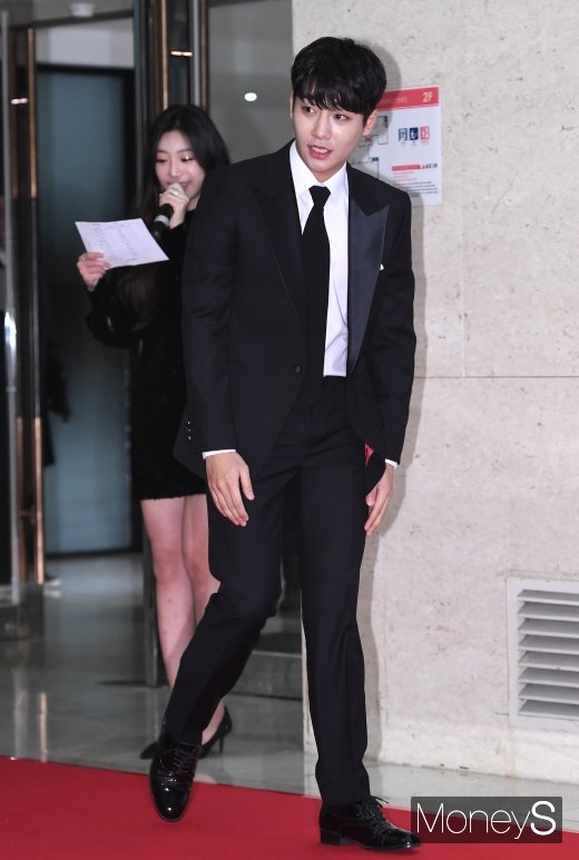 [머니S포토] 강율, 등장부터 시선 잡는 훈남