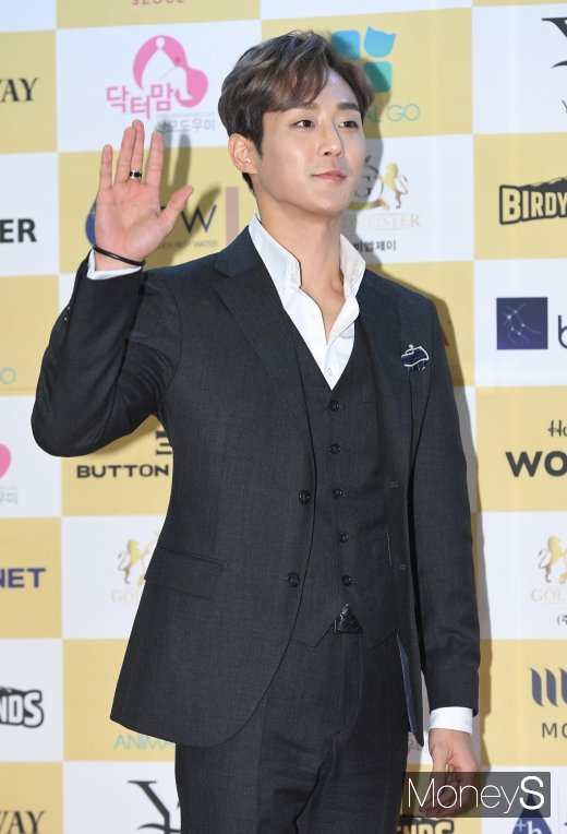 [머니S포토] 이충주, 빈틈없는 훈훈함