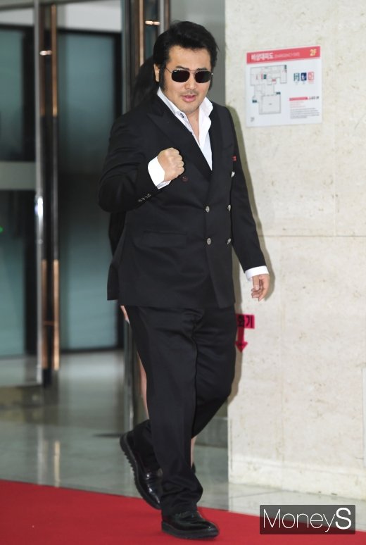 [머니S포토] 김보성 '등장과 동시에 의리~'