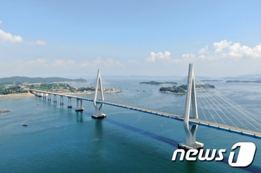 26일 개통한 충남 보령 원산도-태안 안면도를 잇는 원산안면대교. /사진=뉴스1